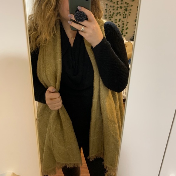 Express vest/ scarf - Picture 3 of 6